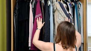 FOTO jej šatníka sa stalo hitom: Chcela iba radu, ľudí však v zábere zaujalo niečo iné