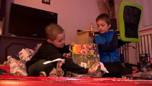 Darované Vianoce: Matka sa o svoje deti nestarala. Nepoznali ani len Vianoce. Tento rok ich čakalo prekvapenie