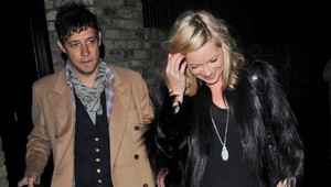 Kate Moss a Jamie Hince sú vraj zasnúbení
