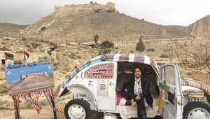 Keď staré železo nepatrí do šrotu: Neuveríte, prečo uprostred púšte parkuje legendárny Chrobák!