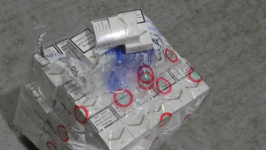 Tvrdila, že kufor s pašovanými cigaretami nie je jej. Pozrite sa, čo ju prezradilo