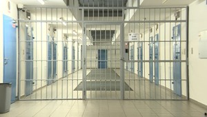 Za mreže sa dostal šesťnásobný recidivista, ktorý sa živil krádežami. Nepohrdol naftou ani kolobežkou