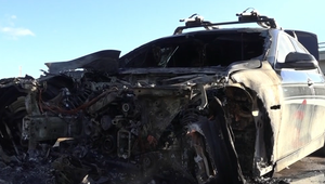 Na diaľnici D1 plamene pohltili auto, z vozidla zostal len vrak