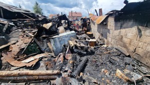 VIDEO: V Telgárte po požiari vyhlásili mimoriadnu situáciu, ľuďom postavia stany