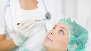 Plastickej chirurgii z Bratislavy hrozí pokuta 33 tisíc eur