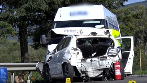 Osobné auto zrazili dve dodávky, vodič neprežil. Podľa polície sa vinník nevenoval riadeniu