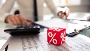 XTB po novom klientom umožní zníženie dane z amerických dividend o polovicu