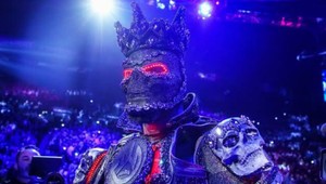 Naposledy na oblek zvalil prehru. Wilder opäť chystá kostým