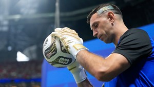 Každý deň má bolesti, operáciu odložil. Argentínsky brankár MARTINEZ nastúpi na finále
