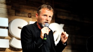 Sexi Jo Nesbo je multifunkčný! Okrem písania kníh mu idú aj iné činnosti...