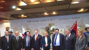 Marine Le Pen dorazila do Bratislavy. Do parlamentu prišla v sprievode Borisa Kollára