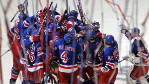 Gáboríkov Rangers zápas od postupu, Phoenix vyradil Nashville