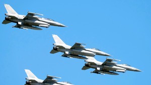 546. deň na Ukrajine: Osem ukrajinských pilotov začína výcvik na stíhacie lietadlá F-16