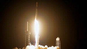 Do vesmírnej stanice idú vymeniť kolegov. SpaceX úspešne vyslal do vesmíru raketu