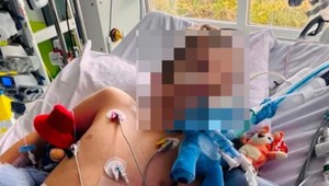 Chlapec (7) sa počas plávania sťažoval na mravčenie. Príznaky ho takmer stáli život