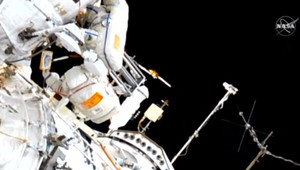 Okrem reparačných prác sa kozmonauti venovali aj upratovaniu. To čo našli, teraz budú skúmať vedci