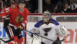 Hossa s Kopeckým ťahajú Chicago k play-off, Višňovský asistoval