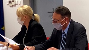 Dobroslav Trnka vysvetľoval pred disciplinárnou komisiou šperkovnicu s kamerou. Hrozí mu strata funkcie