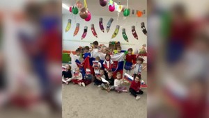 VIDEO: Škôlkari z Brodzian posielajú energiu do Talianska. Slovenských hokejistov povzbudzujú na ZOH