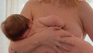 Ďalšia známa tvár ukázala materstvo také, aké je! Jej slávny otec už ale vnúča zrejme nespoznáva