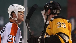 Sériu Bostonu s Philadelphiou okorení súboj Chára vs. Pronger