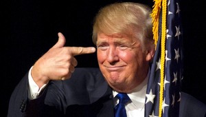 Donald Trump chce väčší prietok vody v kohútikoch Američanov. Dôvodom sú jeho vlasy