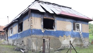 Mladík zo zvedavosti podpálil seno. Vyhorel celý dom