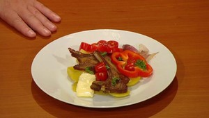 Jahňacie kotletky na balsamiku, červenom víne a tymiáne