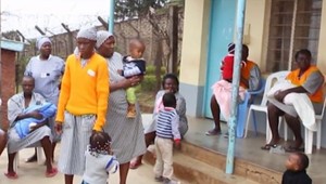 Slovenských lekárov vítali v Keni ako celebrity. Kardiochirurgovia tam operujú chudobných pacientov