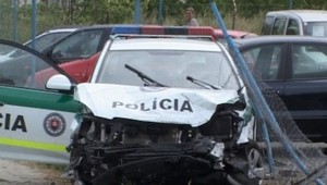 Policajti havarovali počas výjazdu