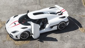Bachova tokáta a Koenigsegg Agera R: Dve majstrovské diela v jednom videu