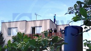 Dráma v Nitre! Mladík (17) si podrezal žily a chystal sa skočiť!