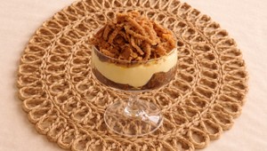 Tiramisu s gaštanovým pyré a malinami