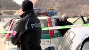 Policajná razia na skládke odpadu. Medzi odberateľov patrí aj spoločnosť Juraja Širokého