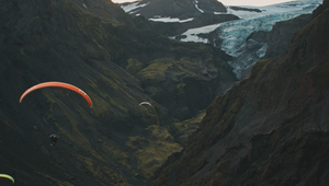 Z Komárna nad Island: Slovák nakrútil dychberúci dokument o paramotorovej expedícii na Islande