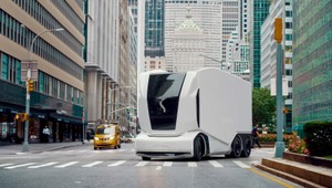 Samoriadiace kamióny navigujú čoraz obratnejšie: Tu je dôkaz!