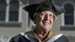 Univerzitný diplom získala vo veku 94 rokov!