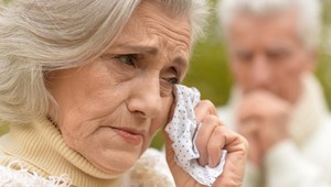Pocit depresie alebo osamelosti podľa vedcov urýchľuje starnutie viac ako fajčenie