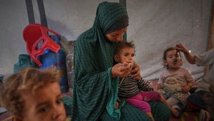 Bývalý premiér Izraela zmenil názor: V Gaze sa dejú vojnové zločiny