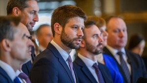 M. Šimečka: Sme totálne izolovaní, nechaní napospas Putinovi s Trumpom