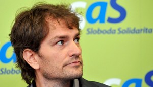 Obyčajní ľudia obsadia priechody a námestia