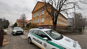 Poplach na bratislavských gymnáziách. Študentov evakuovali nielen v hlavnom meste