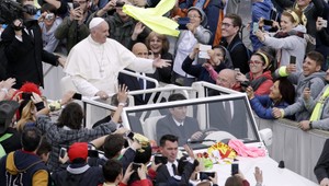 Pápež tínedžerom: hrubé správanie ani móda z vás neurobia šťastných ľudí