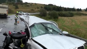 Vodička dostala šmyk. Z auta ju museli vyslobodzovať