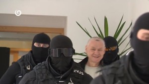 Súd hrobára mafiánov v kauze jeho manželky, ktorú hodil levici, definitívne oslobodil