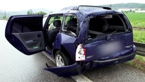 Nehoda autobusu s autom. Dieťa (3) previezli do nemocnice