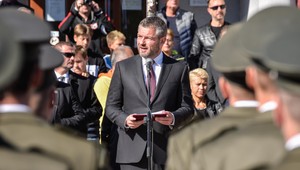 Vláda rozdeľovala peniaze v Brezovej pod Bradlom. Ministrov čakalo slávnostné zasadnutie