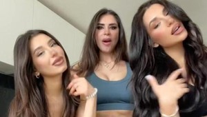 Vyzerajú ako trojičky, no ide o matku s dcérami: Uhádnete, ktorá z nich to je?