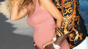 Predtým sa chválil "anakondou" v nohaviciach, teraz prišla radostnejšia správa! Spevák bude otcom!