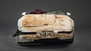 Toto musíte vidieť: Zrekonštruovali milióntu Corvettu, ktorú doslova pohltila zem